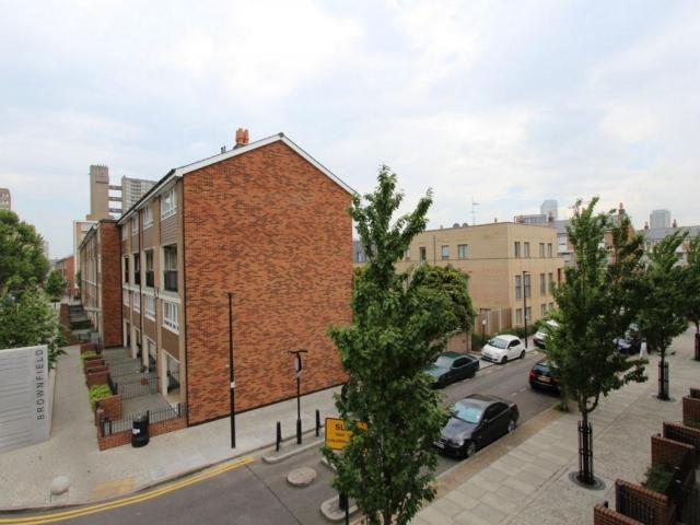 Room for rent in Poplar Grove, Greater London