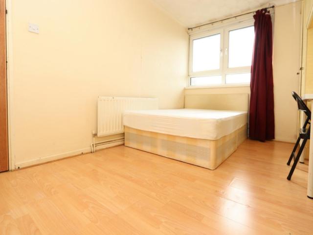 Room for rent in Poplar Grove, Greater London