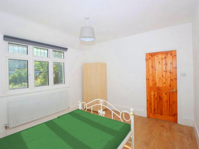 Room for rent in London Borough of Lewisham, Ladywell