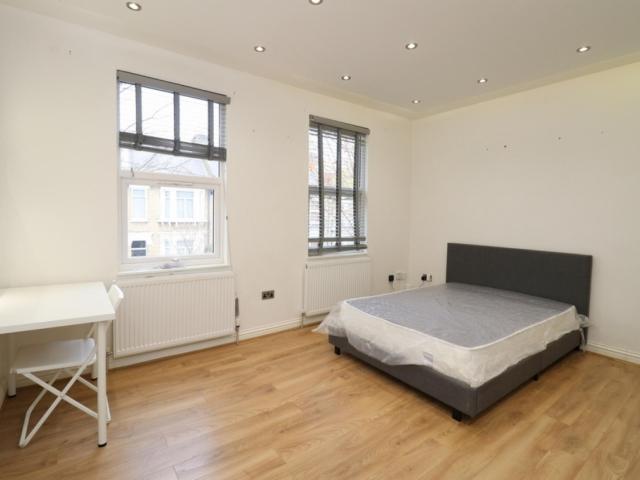 Room for rent in London Borough of Ealing, Greater London