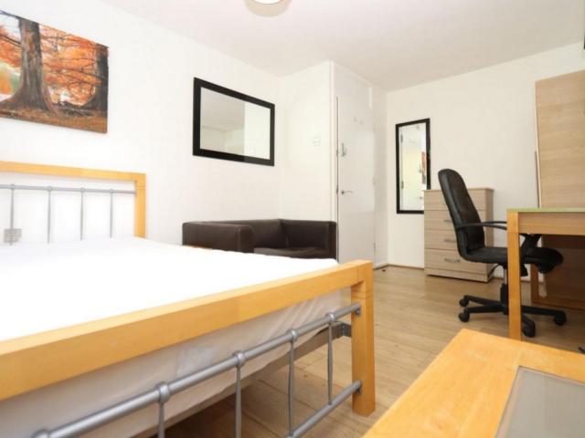 Room for rent in Bromley-by-Bow, Poplar Grove