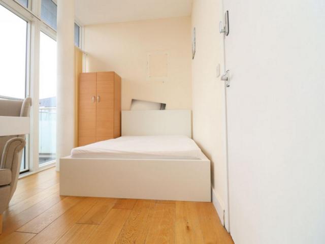 Room for rent in East Greenwich, Greater London