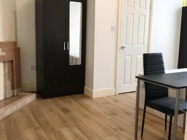 Room for rent in Shepherd's Bush, Greater London