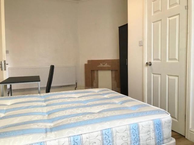 Room for rent in Shepherd's Bush, Greater London
