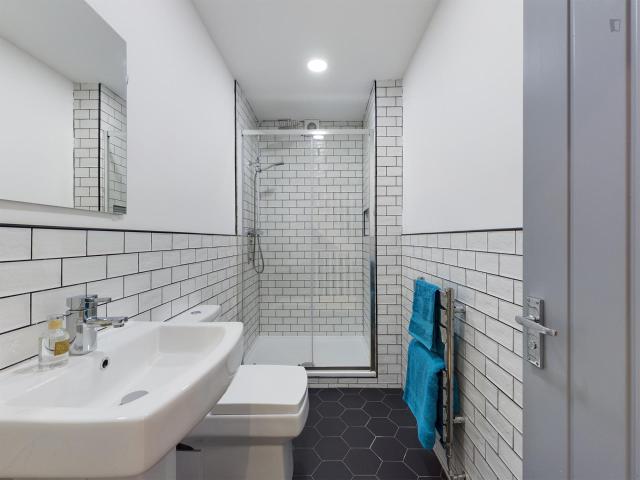 Room for rent in Elm Park, Calderstones