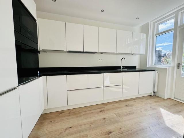 Appartement te huur in Vruchtenbuurt, Zuid Holland