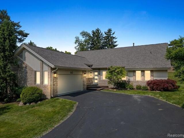 Condo for sale in Bloomfield Hills