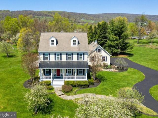 House for sale in Round Hill