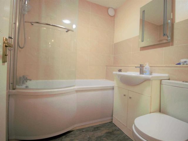 Apartment for rent in Ardleigh Green, Greater London