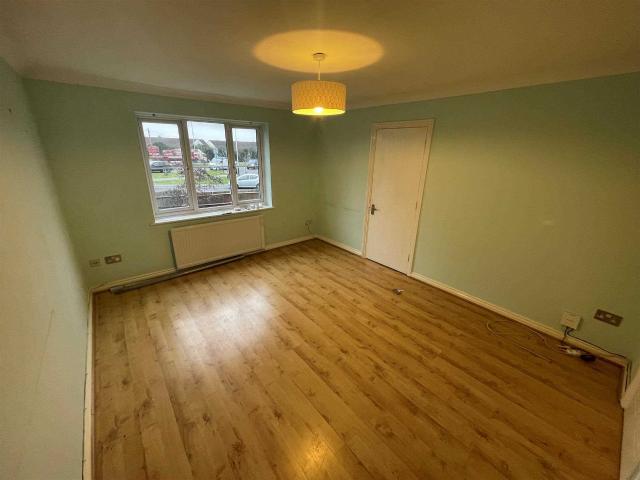 Apartment for rent in Ardleigh Green, Greater London