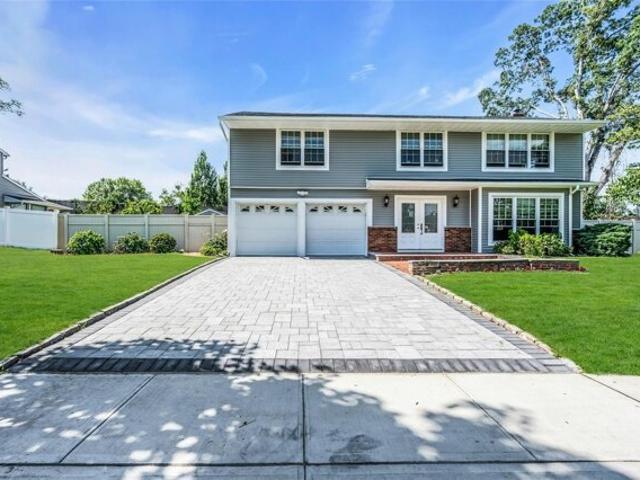 House for sale in Hauppauge House for sale in Hauppauge