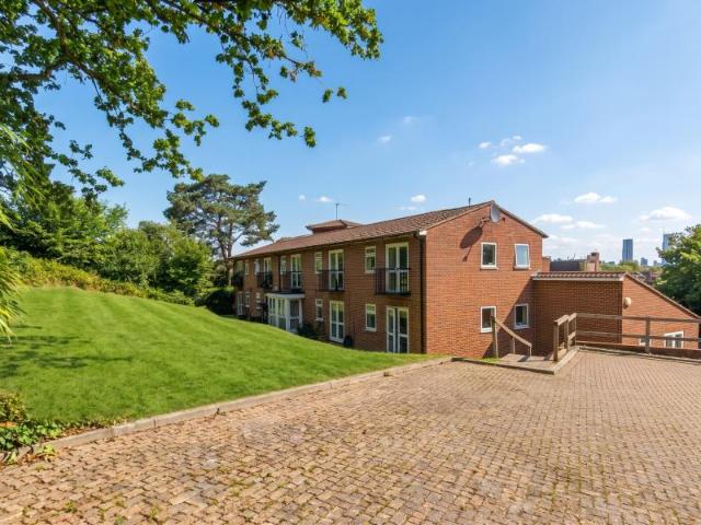 Studio for rent in Hook Heath, Woking