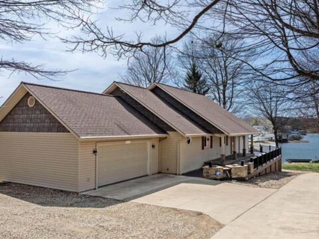 House for sale in Howard