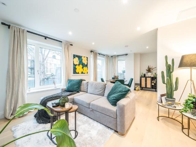 Apartment for rent in Blenheim Gardens Estate, Greater London