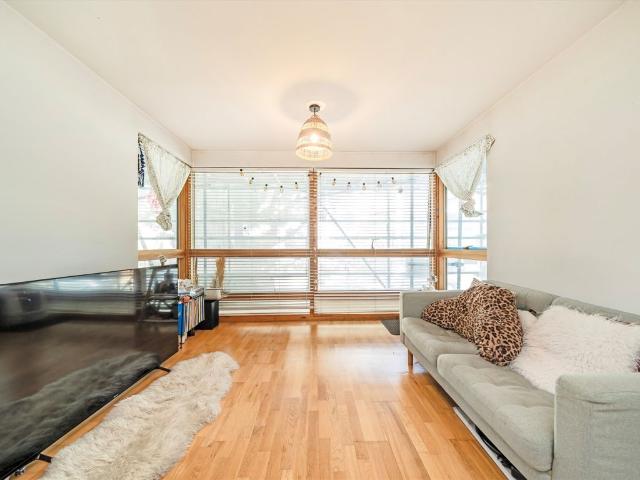 Apartment for rent in North Kensington, Greater London