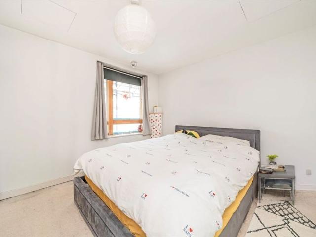 Apartment for rent in North Kensington, Greater London