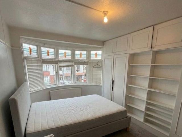 Room for rent in Little Heath, Greater London
