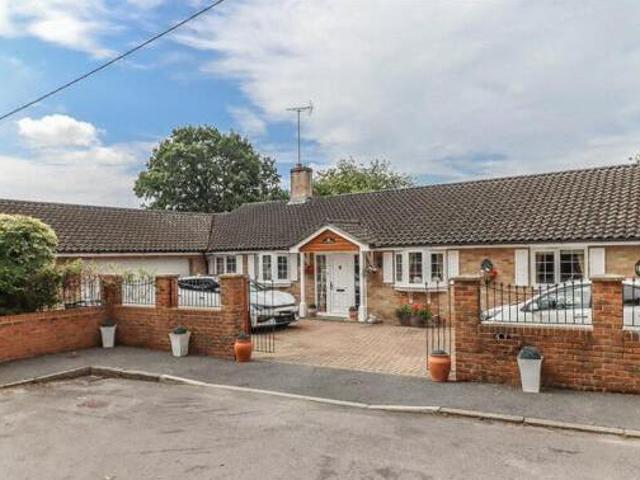 House for sale in Barton Stacey, Hampshire
