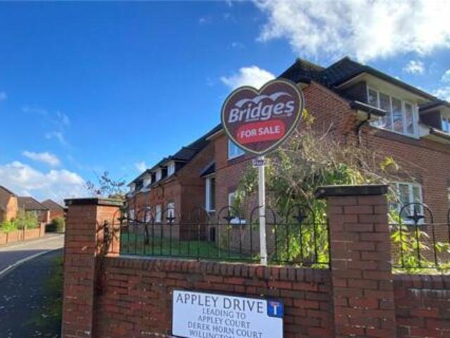 House for sale in Heol-las, Surrey