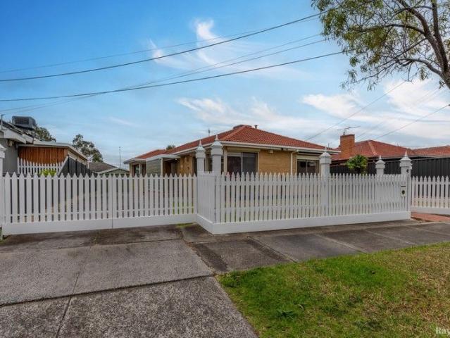House for rent in Gladstone Park, Victoria