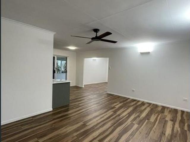 House for rent in Holloways Beach, Cairns