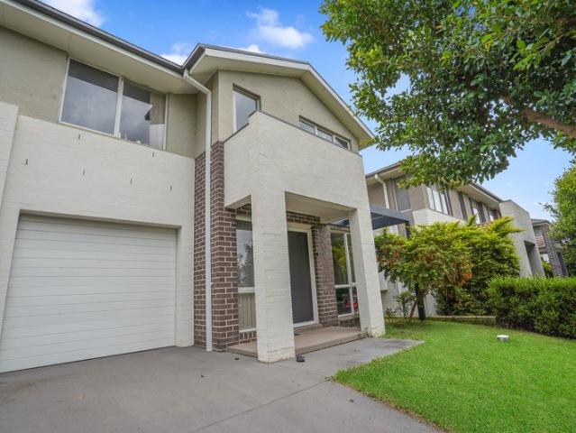 Duplex for rent in Glenfield, Sydney