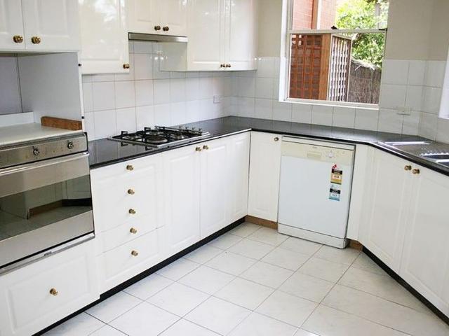 Townhouse for rent in Lower North Shore, Sydney