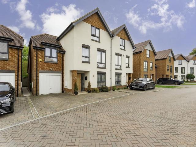 House for rent in Iver, Richings Park