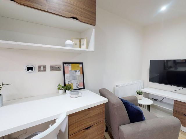 Studio for rent in Hyde Park, West Yorkshire