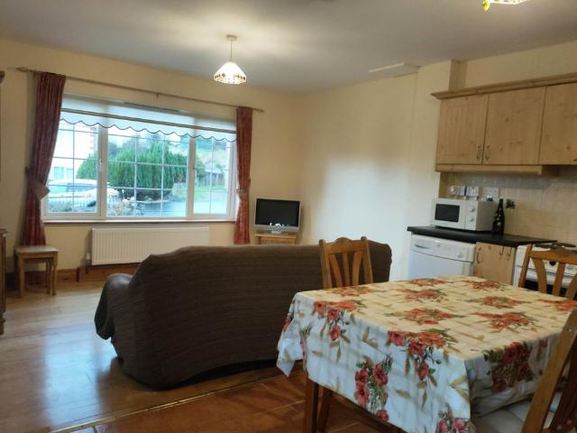 Apartment to rent in Ballynahown, Connacht