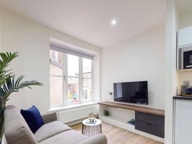 Studio for rent in Hyde Park, West Yorkshire