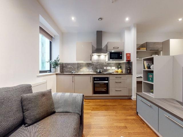 Studio for rent in Leylands, West Yorkshire