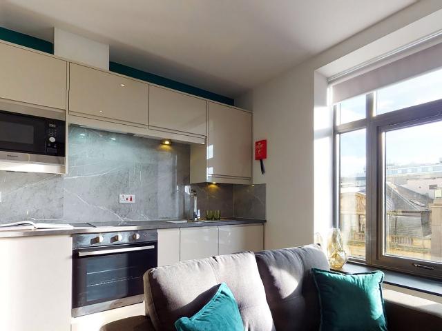 Studio for rent in West Yorkshire