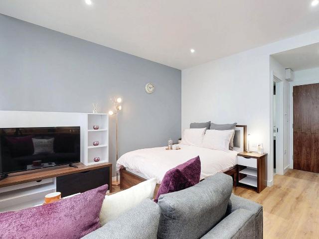Studio for rent in Calderstones