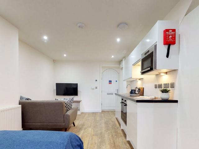 Studio for rent in Hyde Park, West Yorkshire