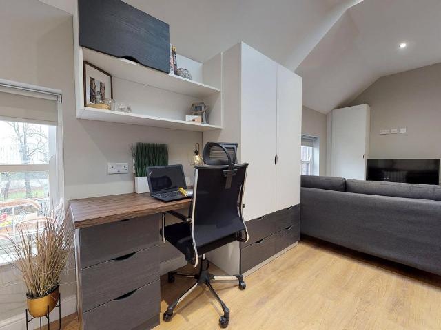 Studio for rent in Woodhouse, West Yorkshire