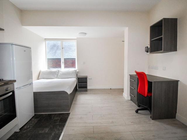 Studio for rent in Little Woodhouse, Leeds