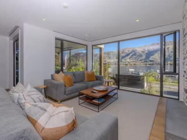 House for sale in Otakou