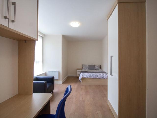 Studio for rent in Woodhouse, West Yorkshire