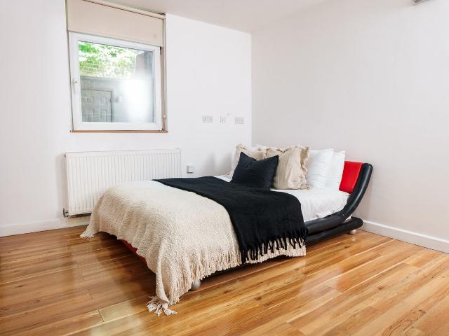 Room for rent in Hyde Park, West Yorkshire