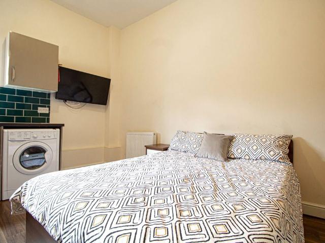 Studio for rent in West Yorkshire