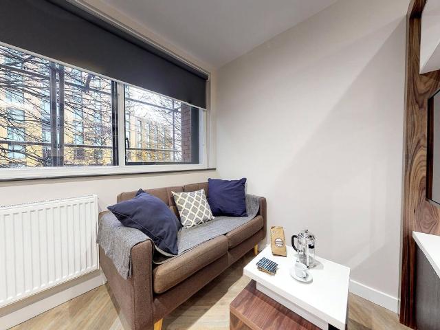 Studio for rent in Leylands, West Yorkshire