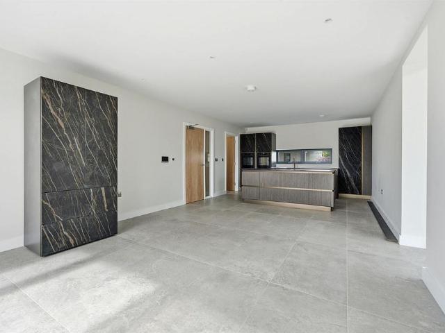 Apartment for rent in Balmoral, Belfast