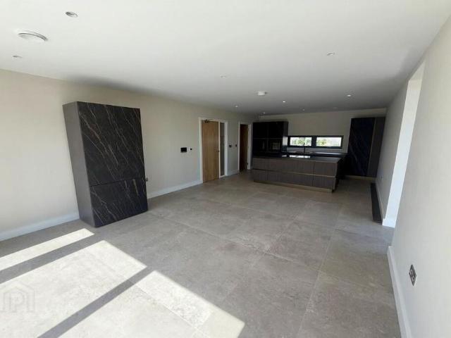 Apartment for rent in Balmoral, Northern Ireland
