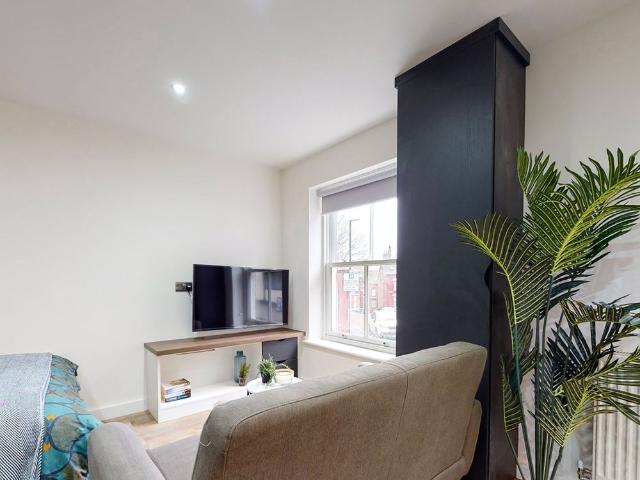 Studio for rent in Hyde Park, West Yorkshire