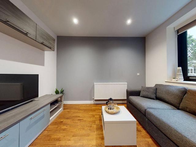 Studio for rent in West Yorkshire