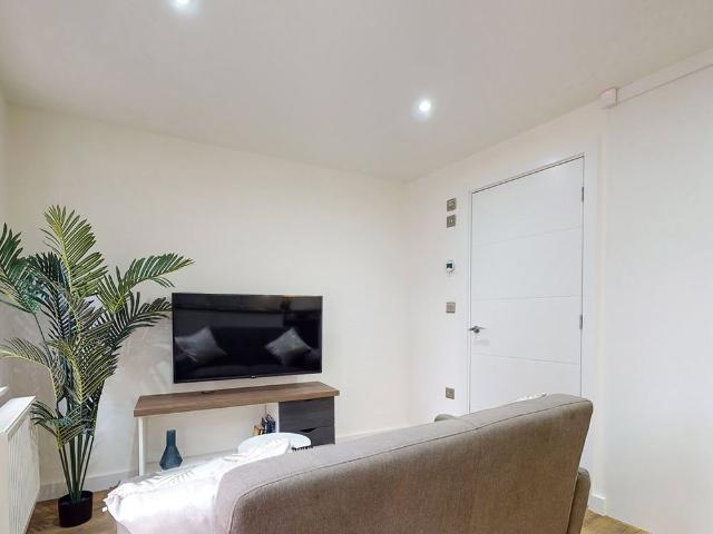Studio for rent in Hyde Park, West Yorkshire