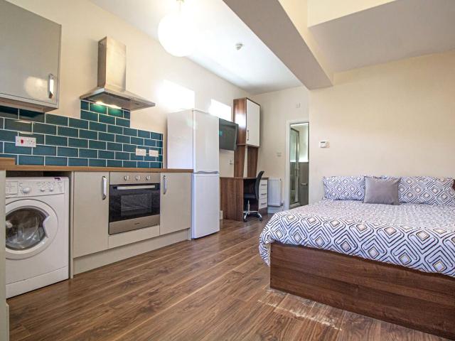 Studio for rent in Woodhouse, West Yorkshire