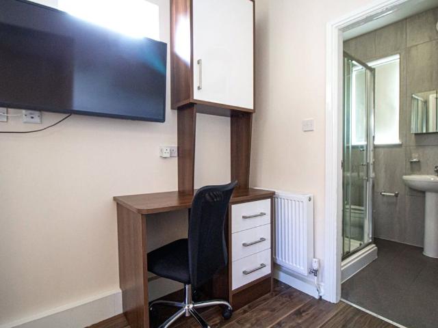 Studio for rent in West Yorkshire