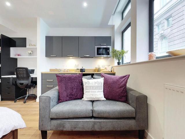 Studio for rent in Calderstones